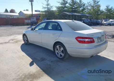 2010 Mercedes-Benz E 350 4Matic z USA, uszkodzony, nr VIN WDDHF8HB2AA062975